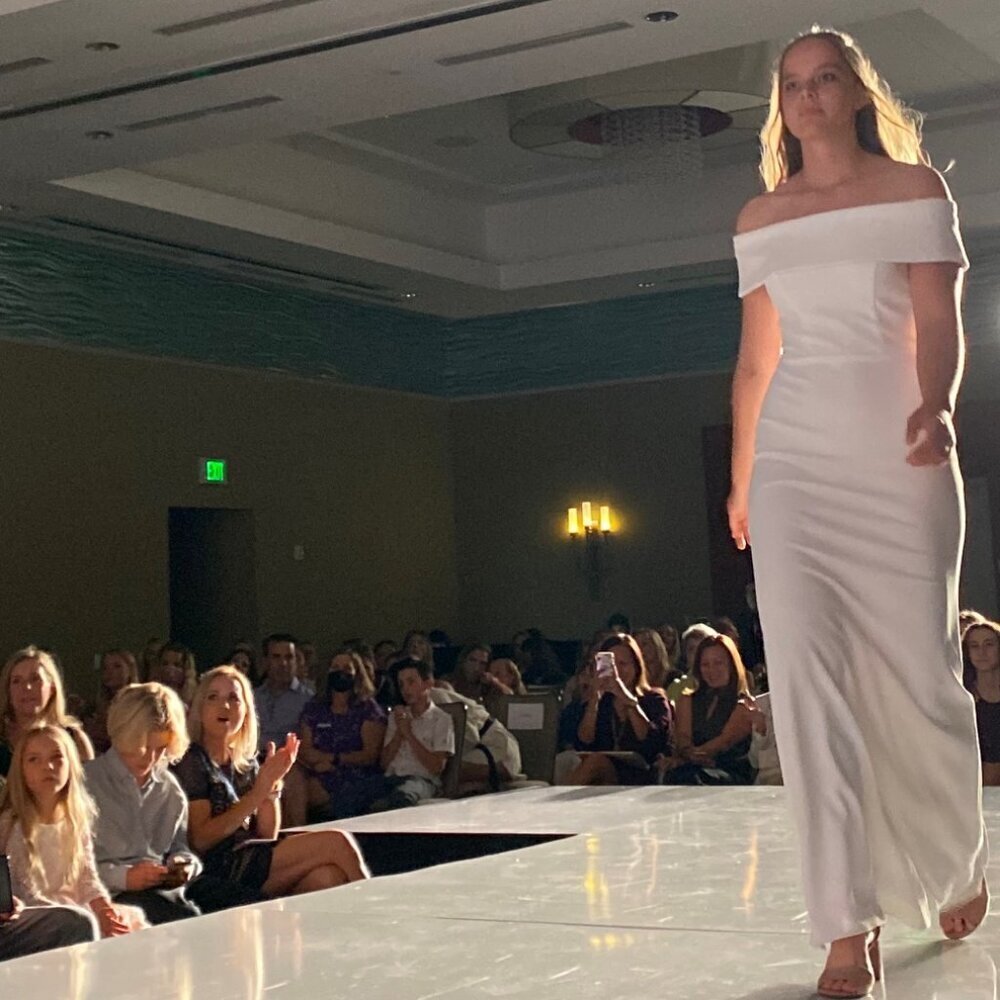 AQUA Off-the-Shoulder Scuba Crepe Gown - Exclusive NWT White Ivory Size 6 - Picture 2 of 7